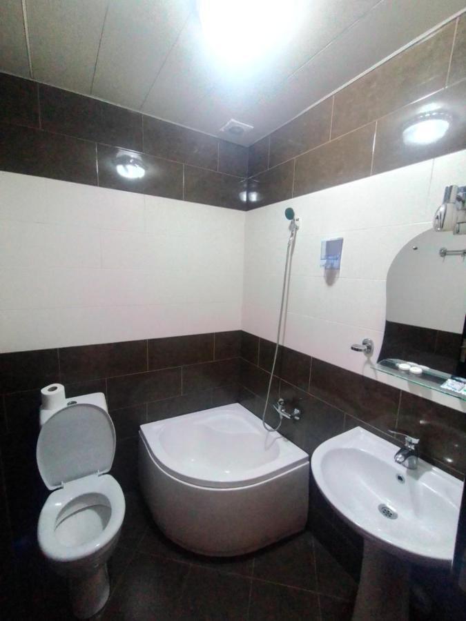 Hotel Vakhtanguri บาทูมิ ภายนอก รูปภาพ